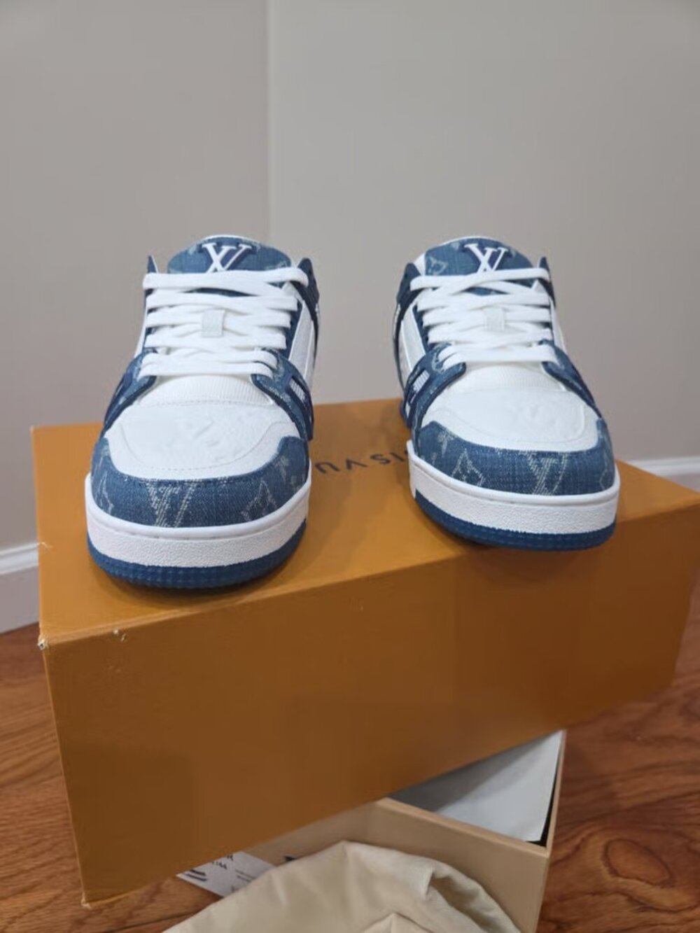 Louis Vuitton White and Blue Monogram Denim Low-Top Sneakers - Picture 2 of 6
